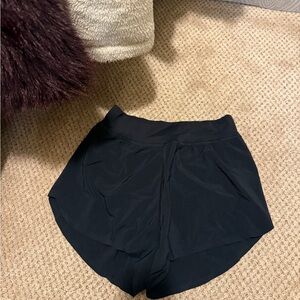 CRZ YOGA Feathery-Fit Soft High Rise Dolphin Lined Shorts 4''